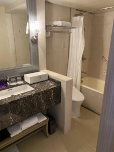 東京マリオットホテルキング客室スーペリアコーナーキング浴室